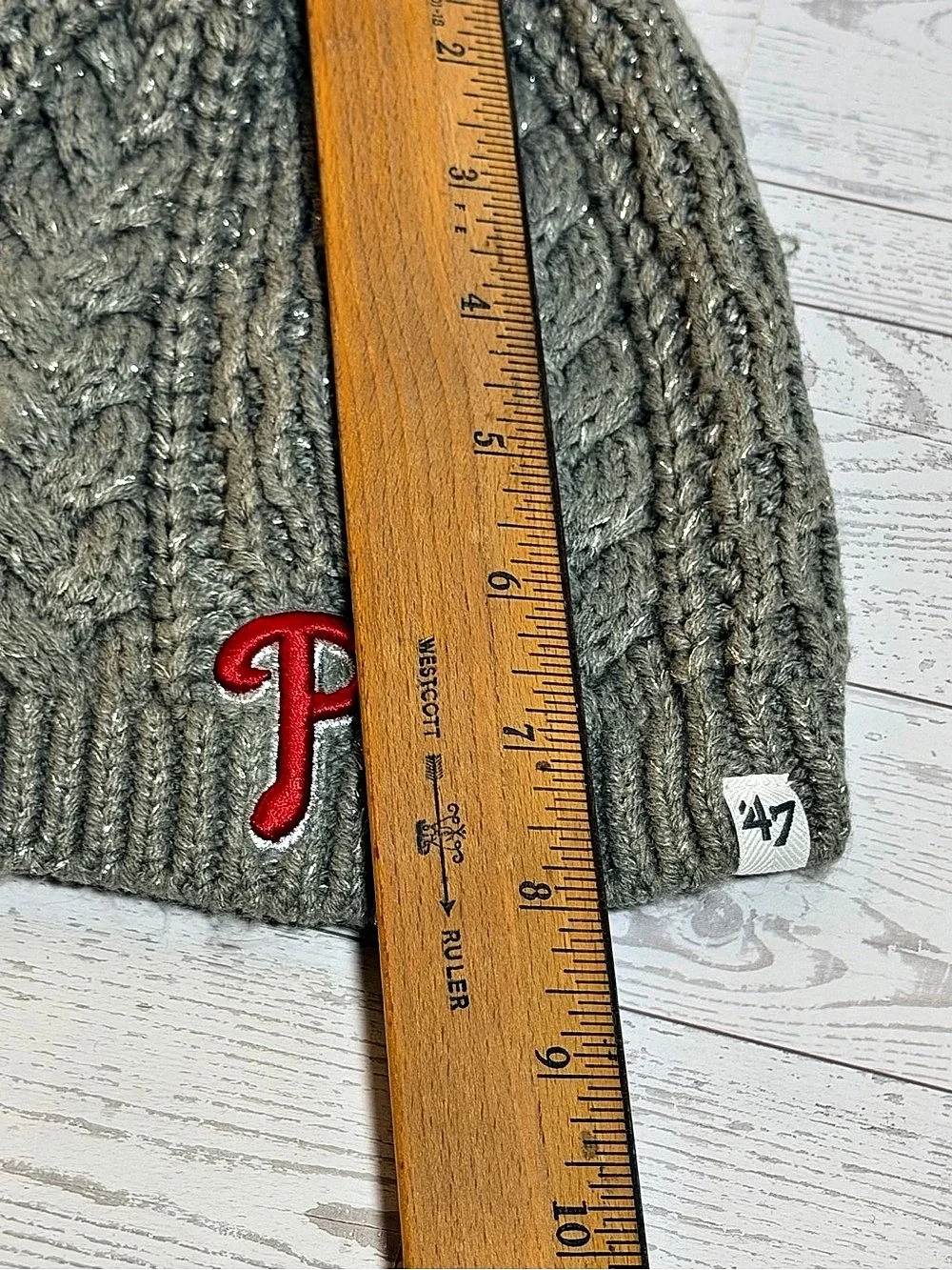 Philadelphia Phillies ’47 Brand Women’s Gray Cable Knit Pom Beanie Sparkle MLB